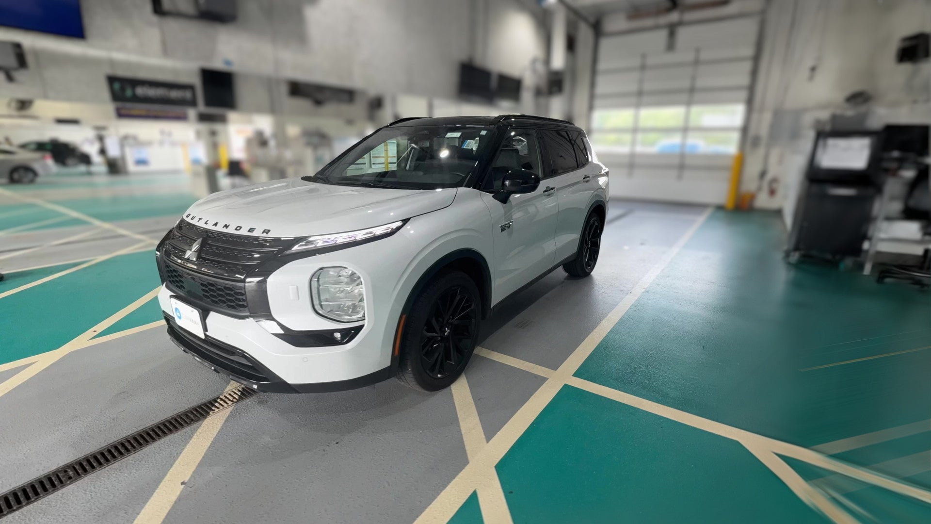 2025 Mitsubishi Outlander PHEV vehicle photo