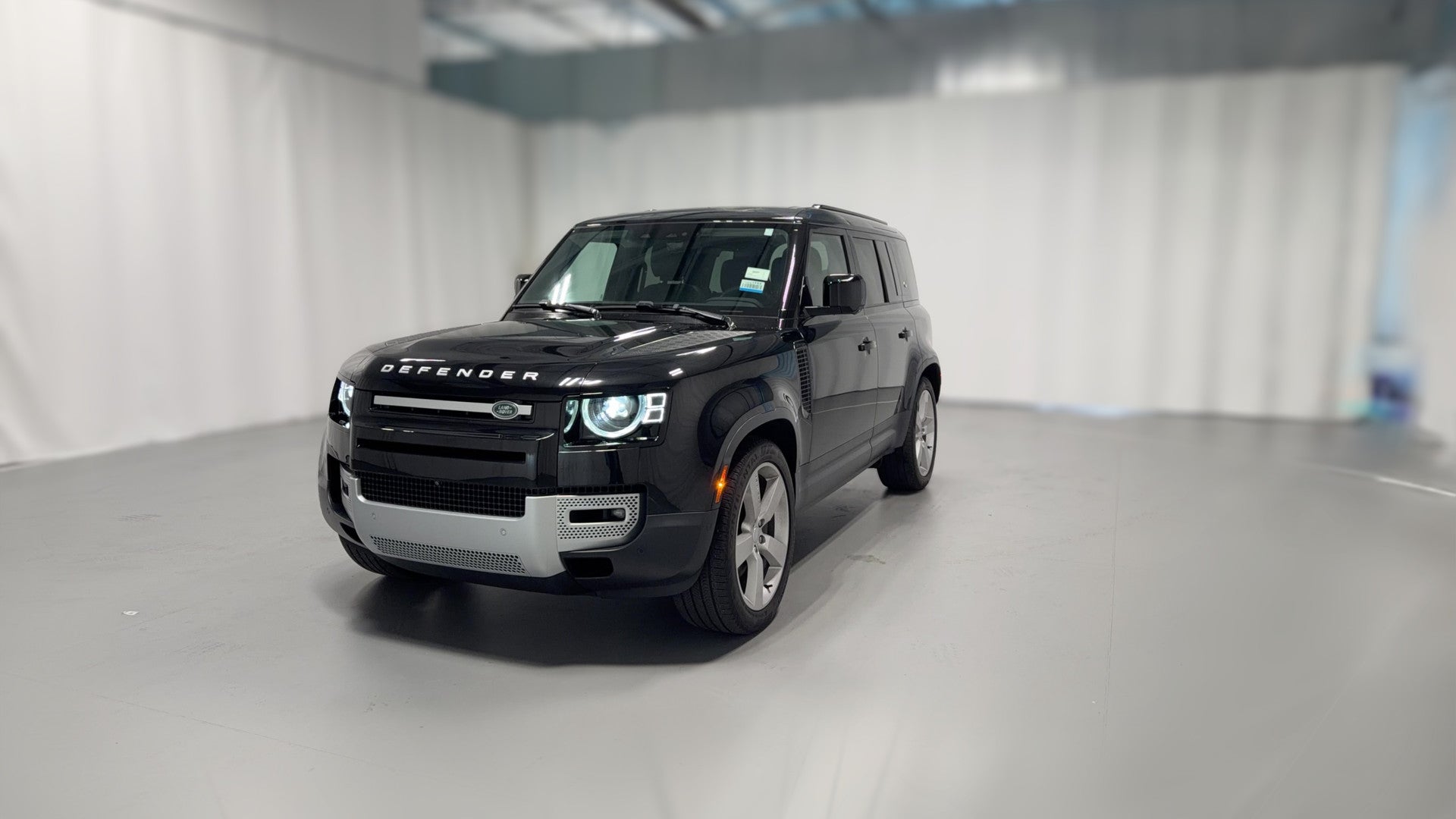 2023 Land Rover Defender 110 vehicle photo