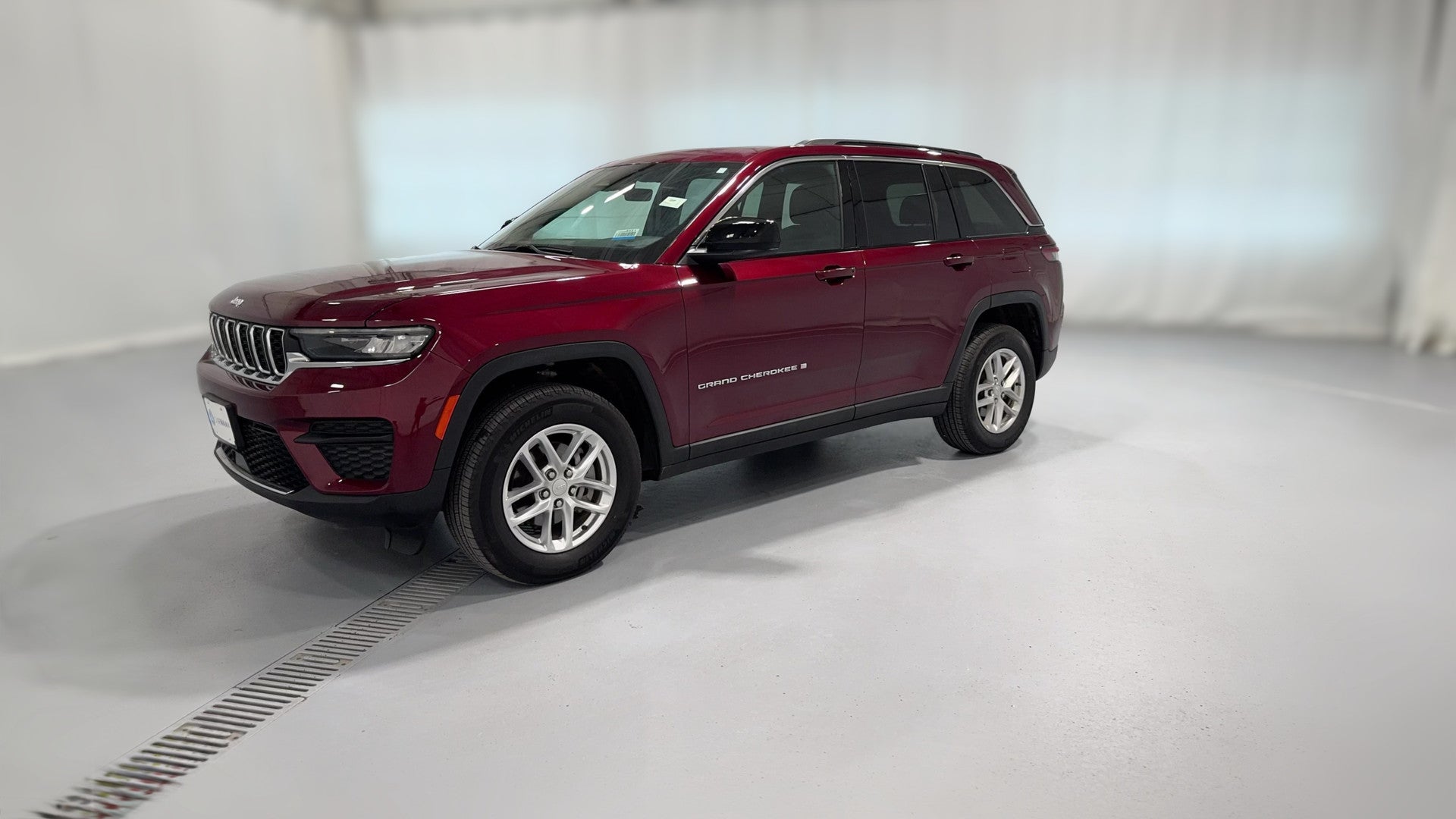 2025 Jeep Grand Cherokee vehicle photo