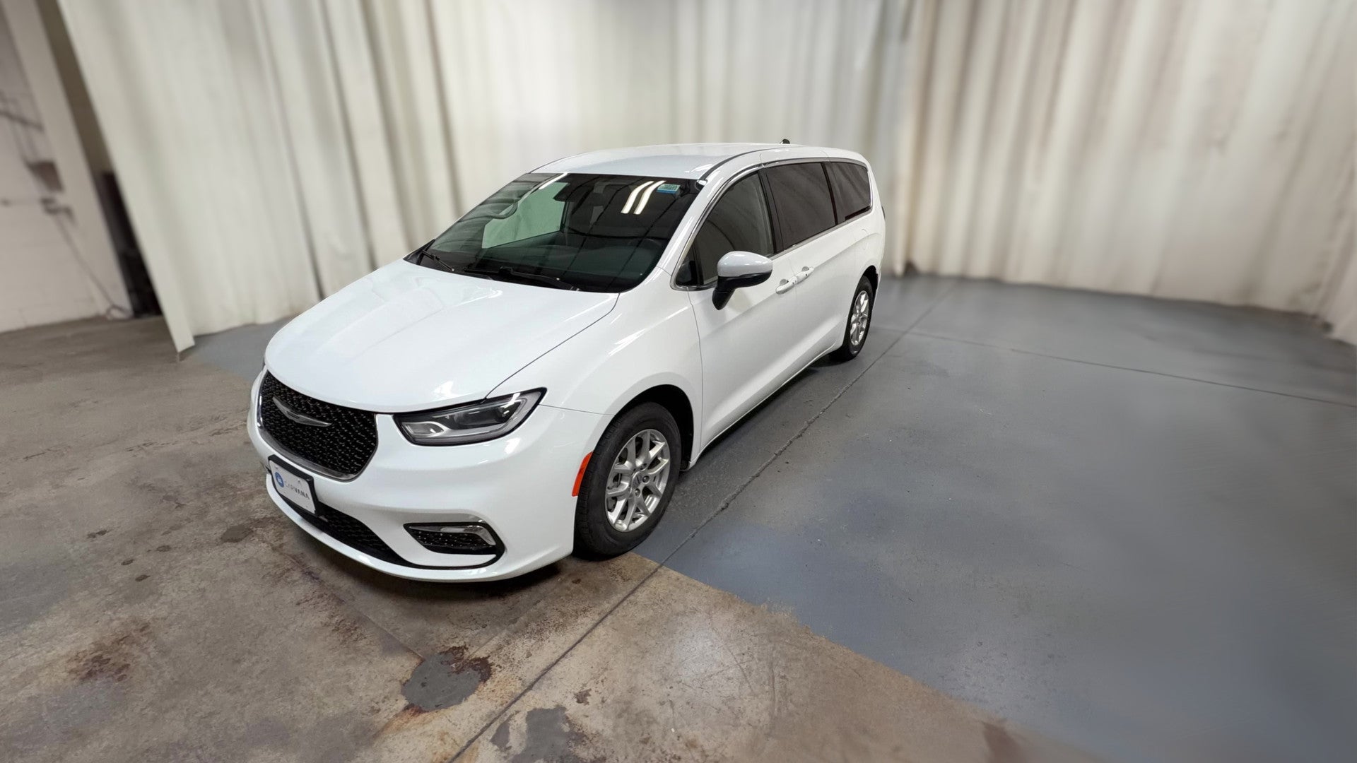 2023 Chrysler Pacifica vehicle photo