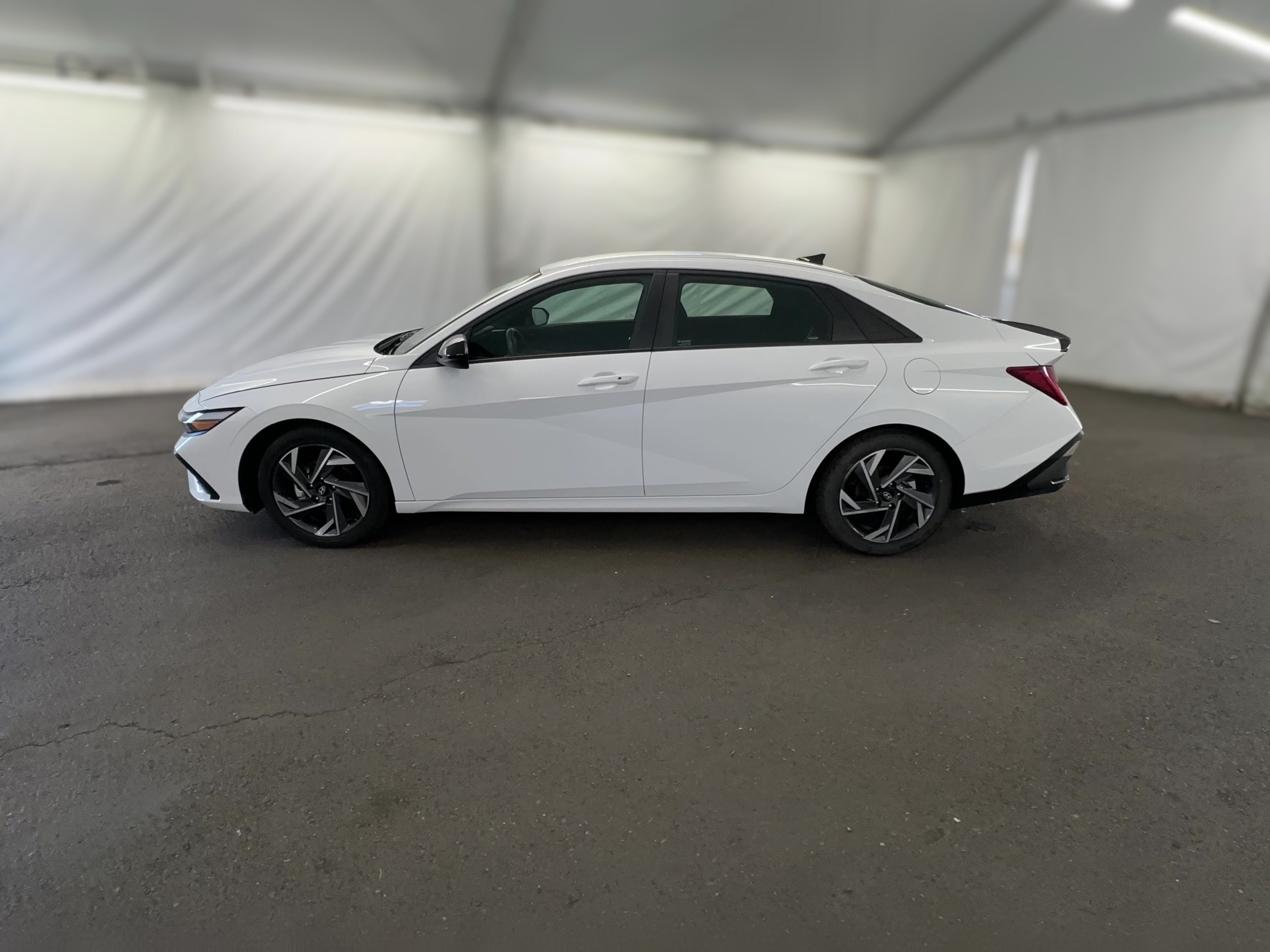 2025 Hyundai Elantra Blue - Photo 26