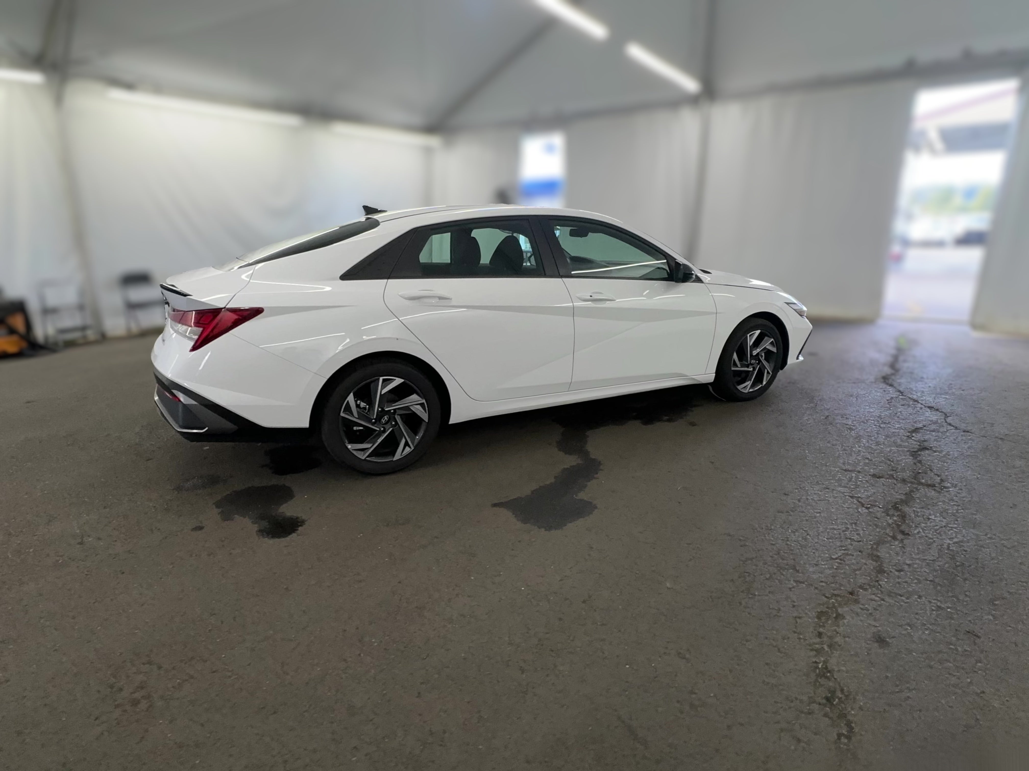 2025 Hyundai Elantra Blue - Photo 33