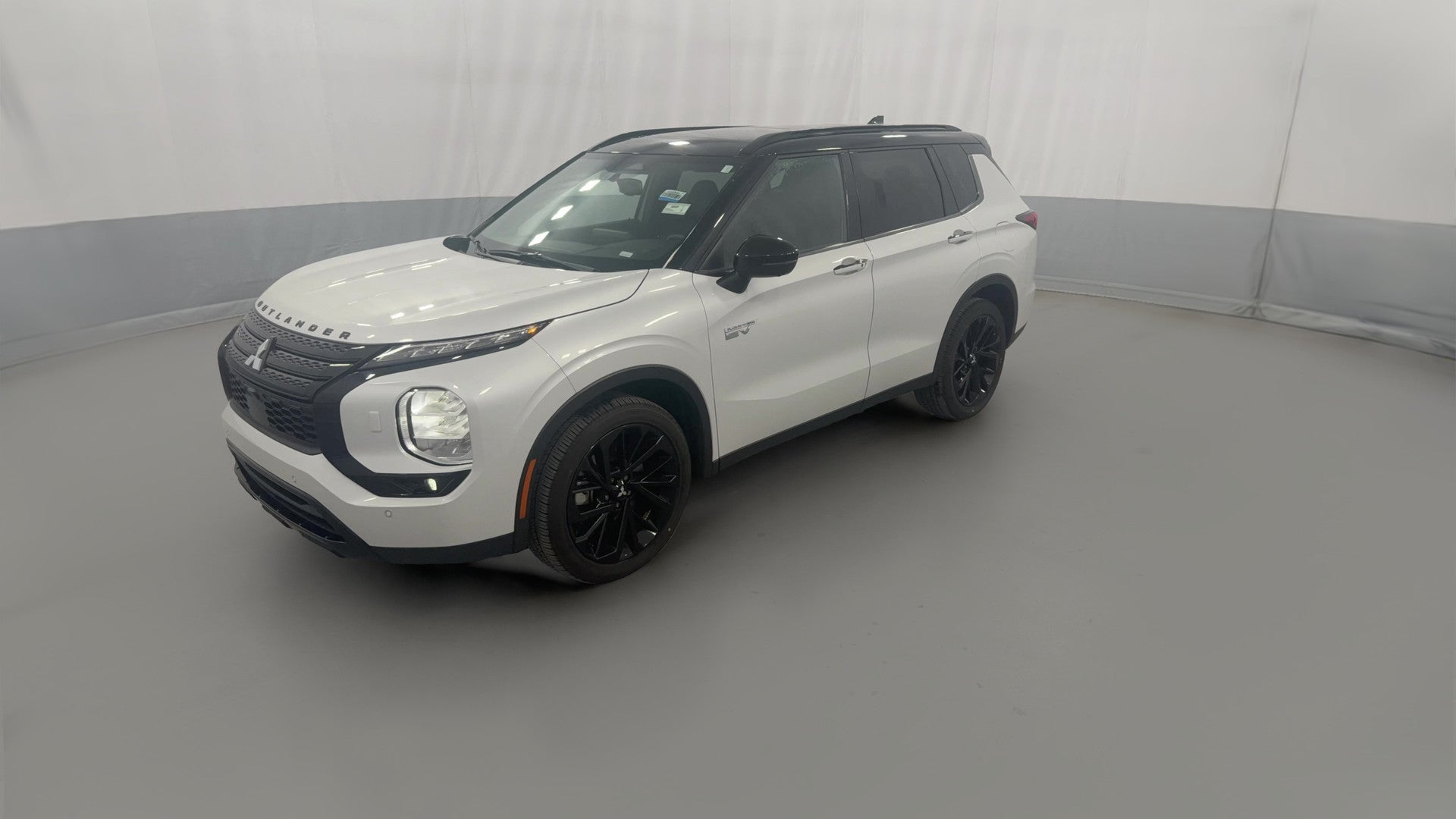 2025 Mitsubishi Outlander PHEV vehicle photo