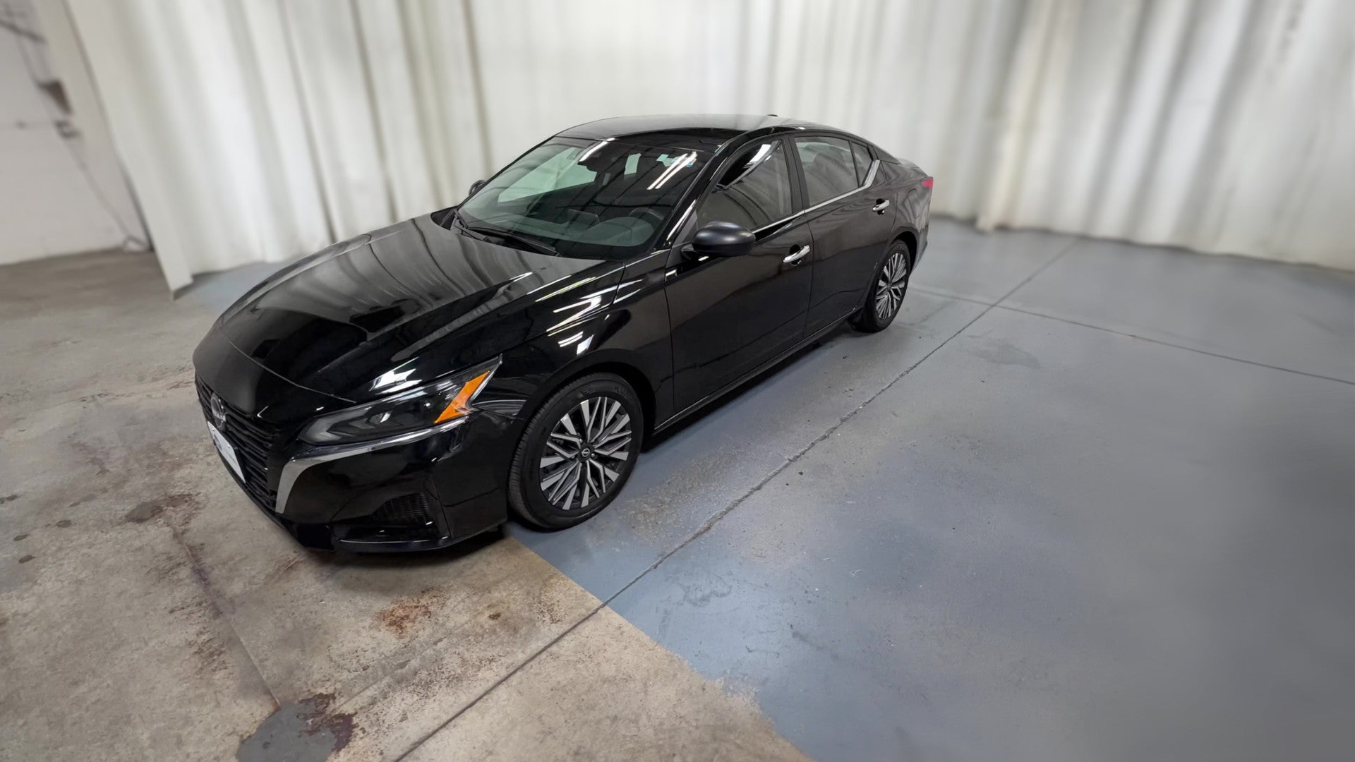 2025 Nissan Altima vehicle photo