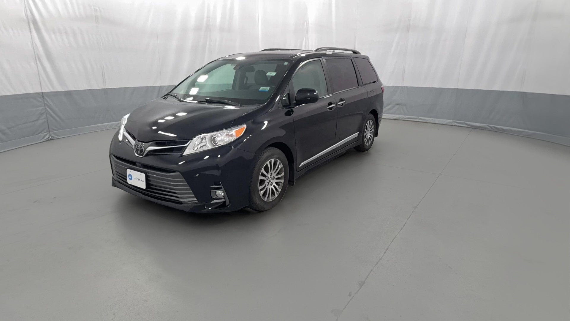 2018 Toyota Sienna vehicle photo