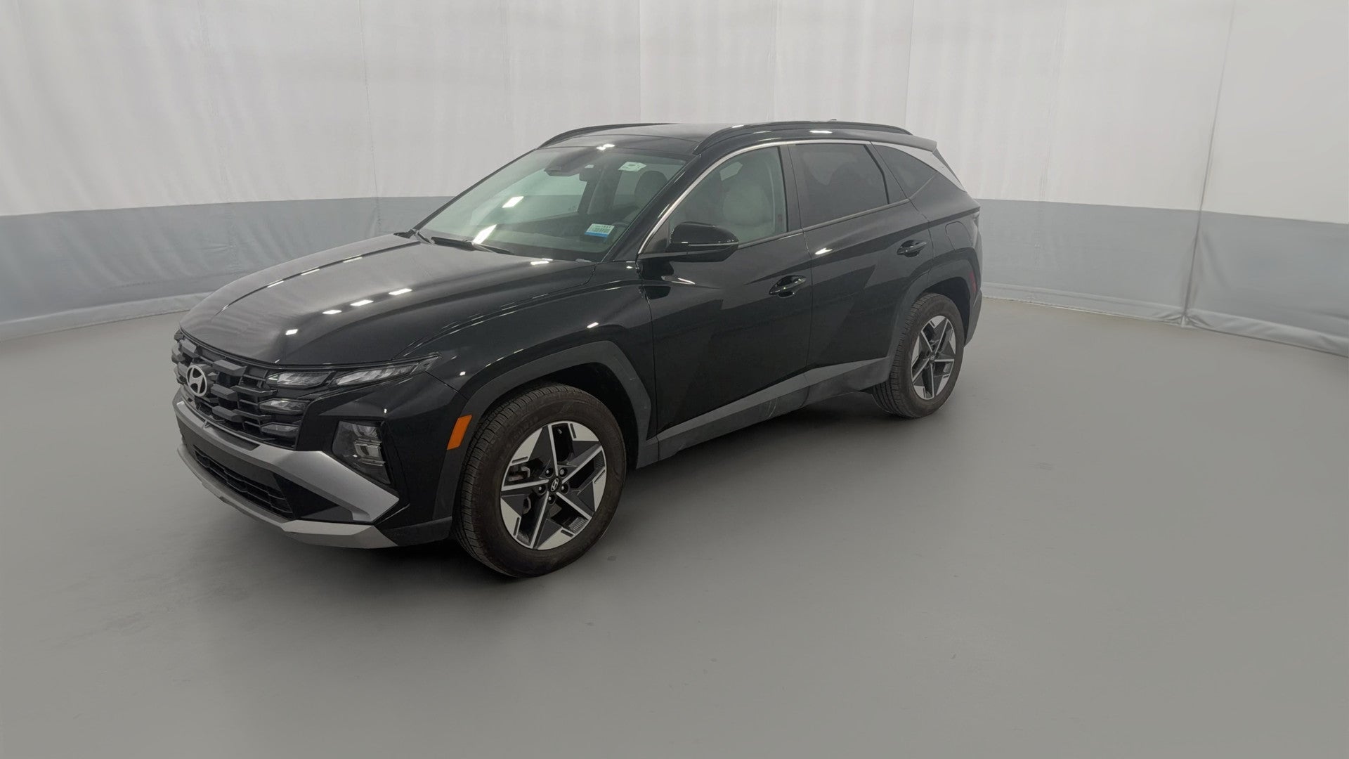 2025 Hyundai Tucson Hybrid vehicle photo