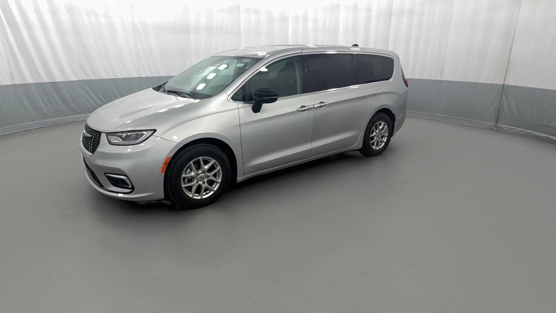 2024 Chrysler Pacifica vehicle photo