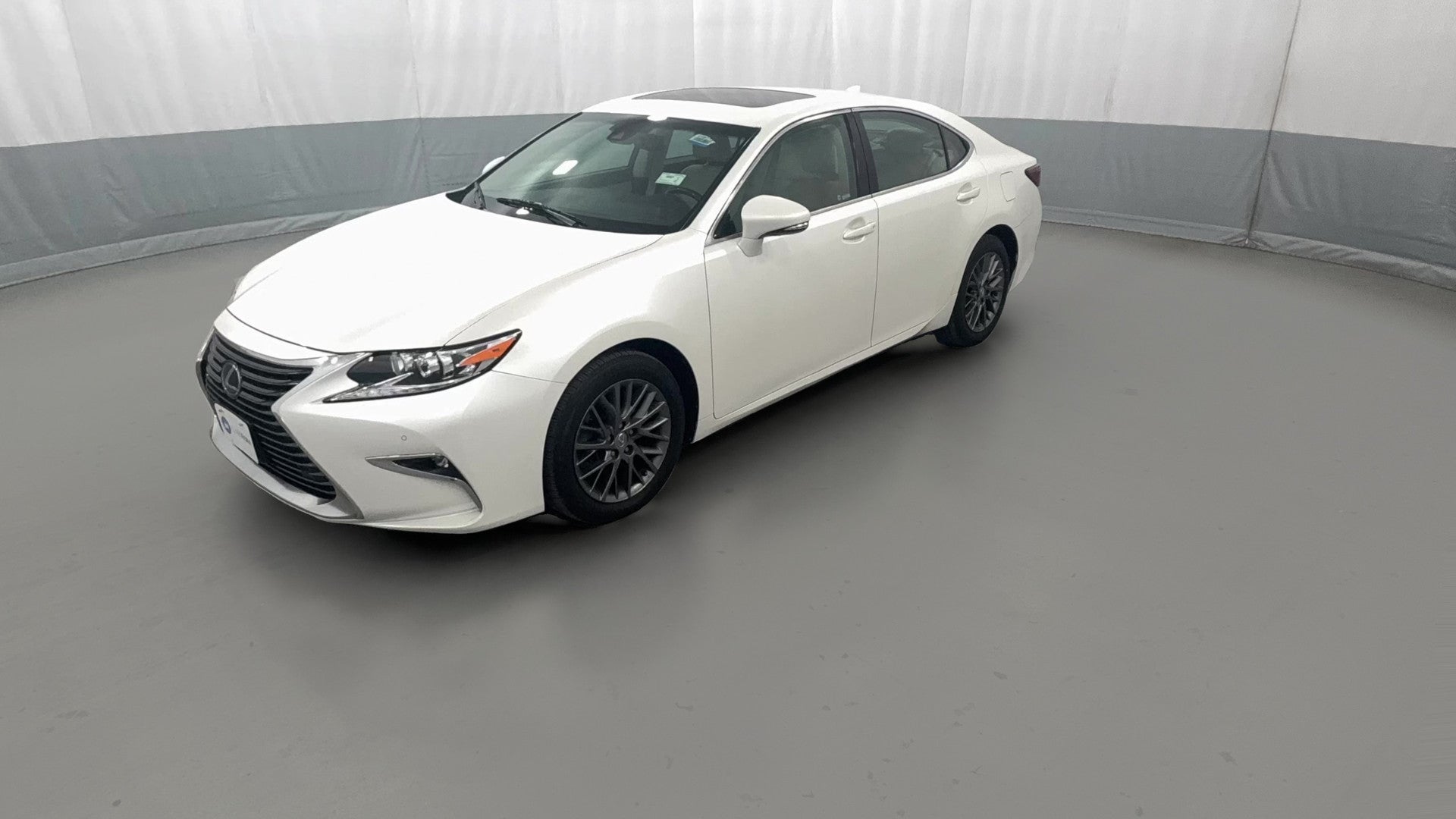2018 Lexus ES vehicle photo