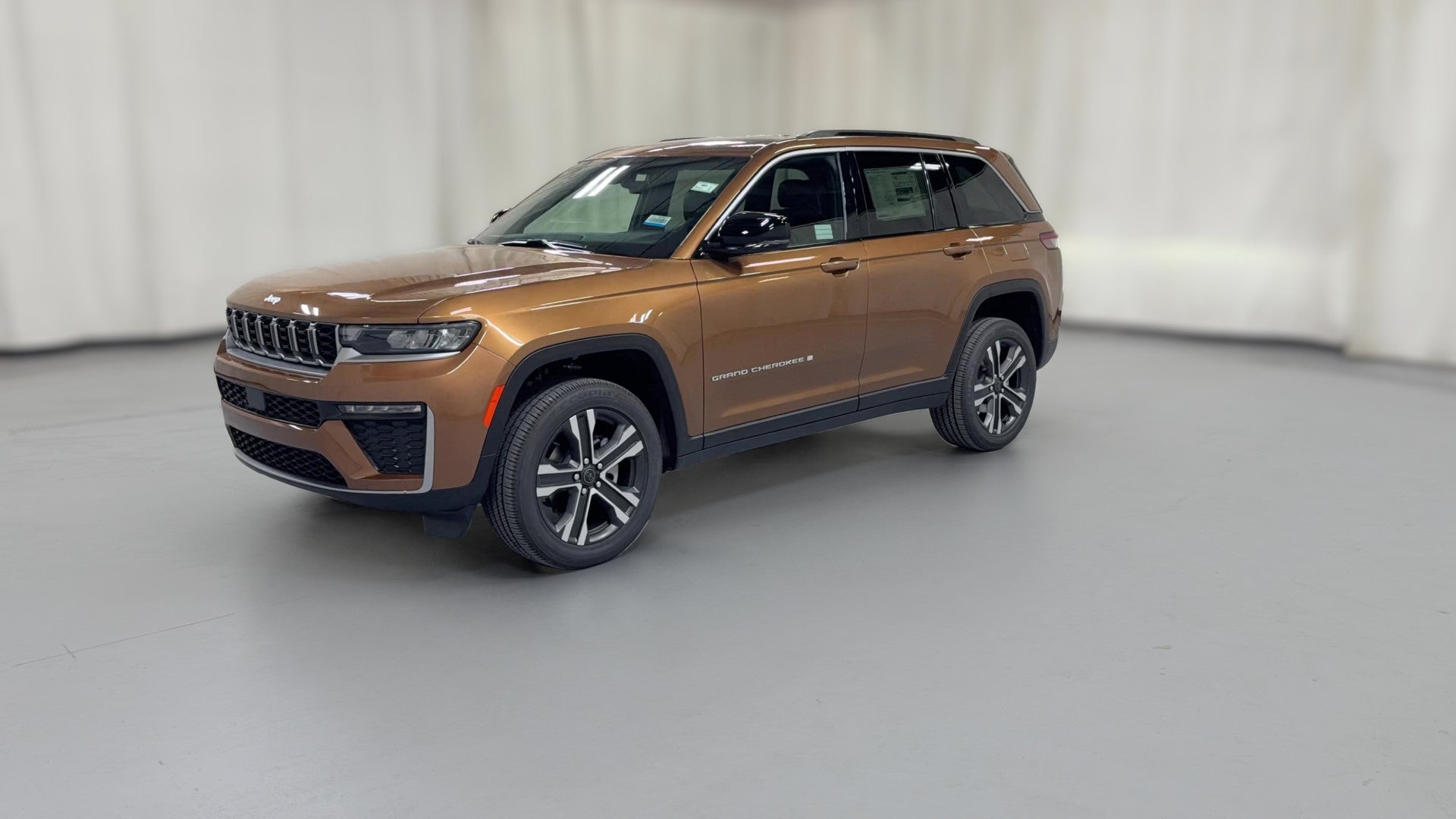 2027 Jeep Grand Cherokee vehicle photo