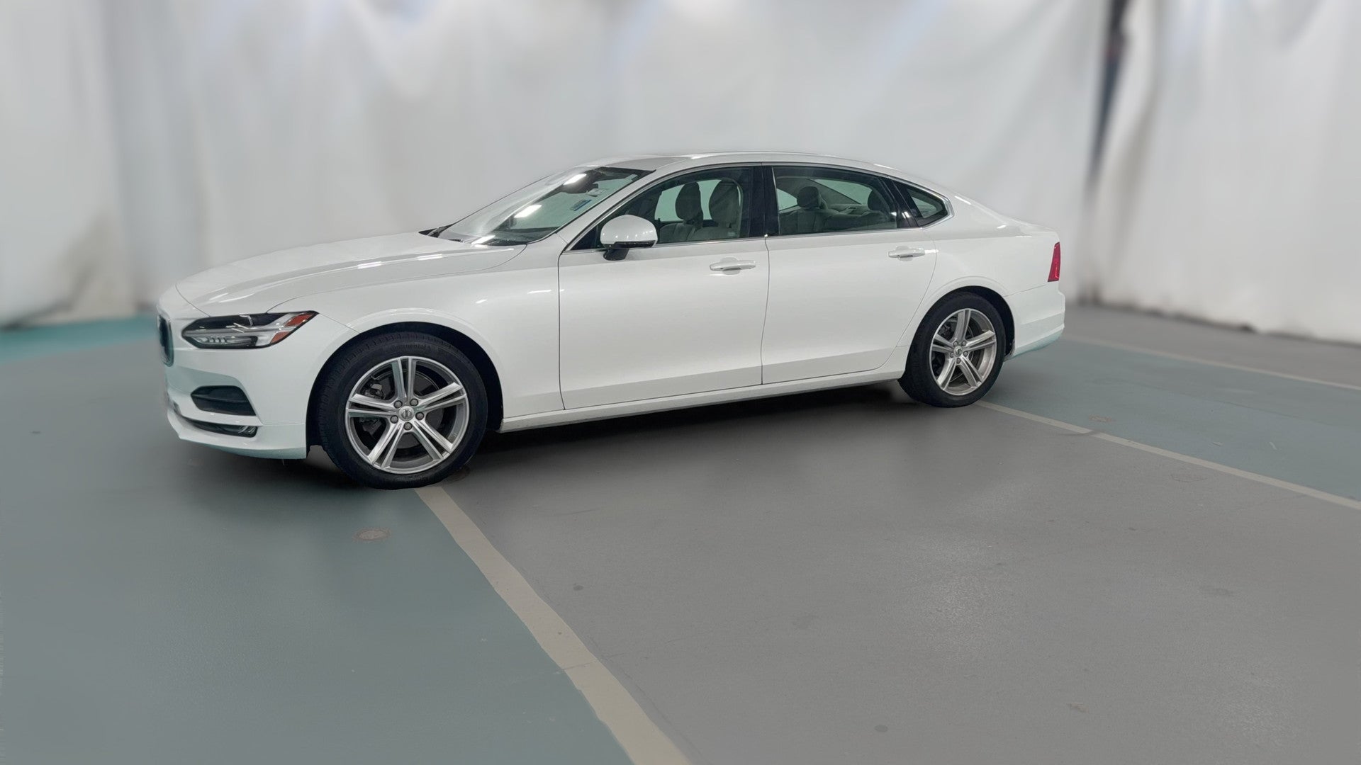 2018 Volvo S90 vehicle photo