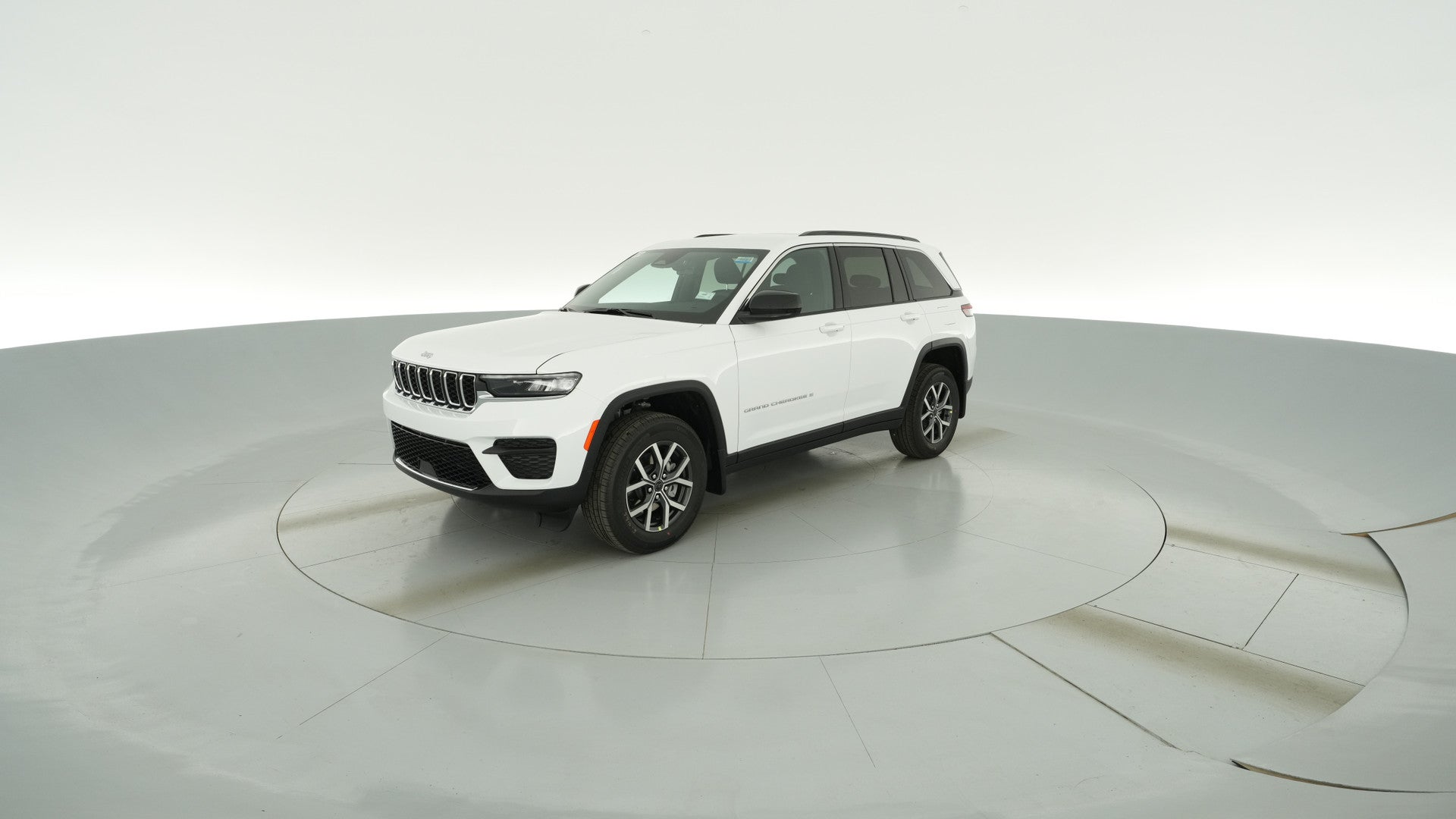 2027 Jeep Grand Cherokee vehicle photo