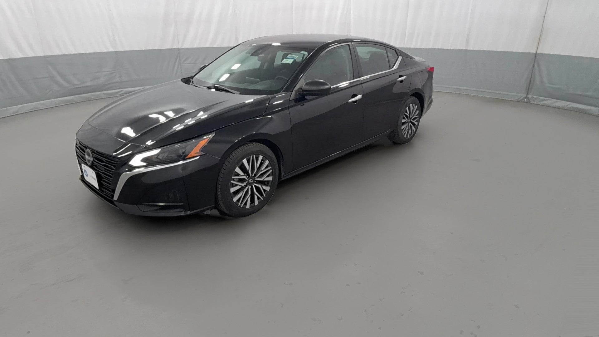 2025 Nissan Altima vehicle photo