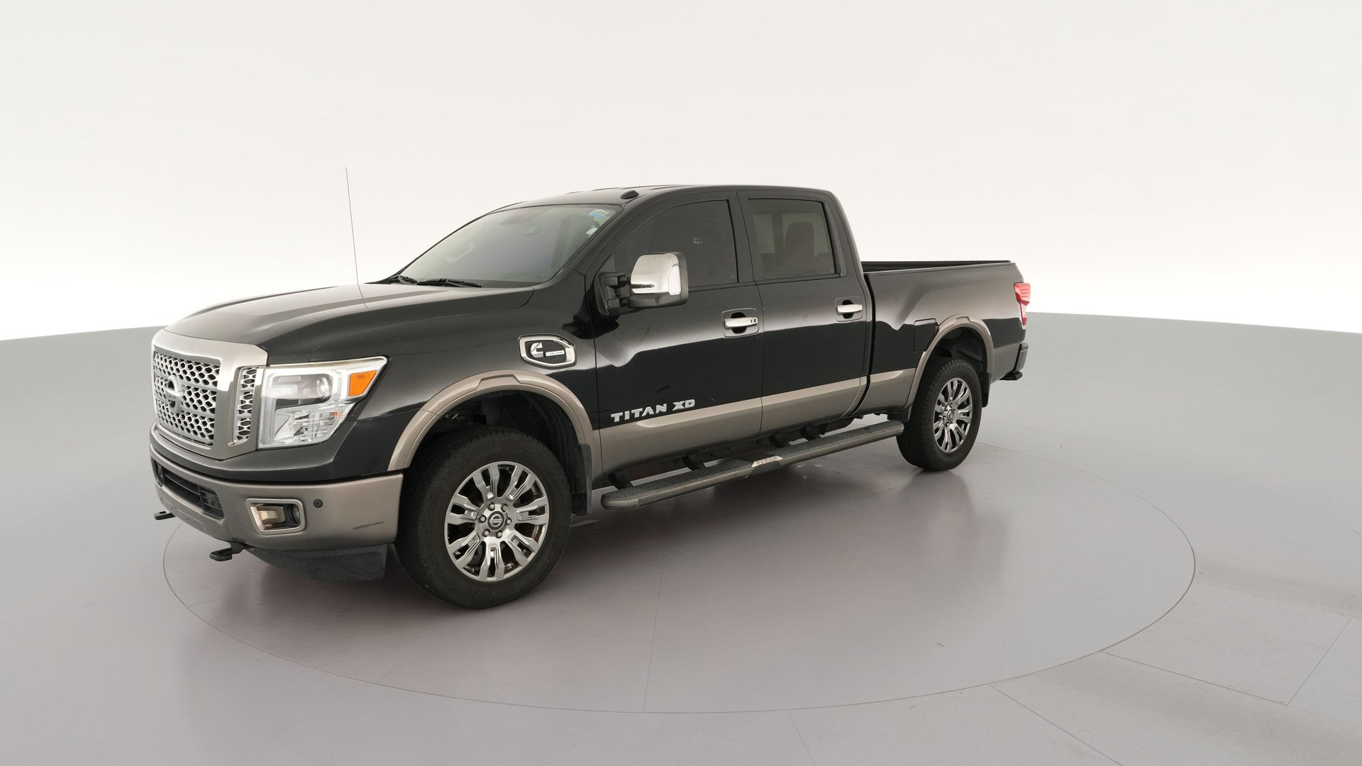 2018 Nissan TITAN XD Crew Cab vehicle photo