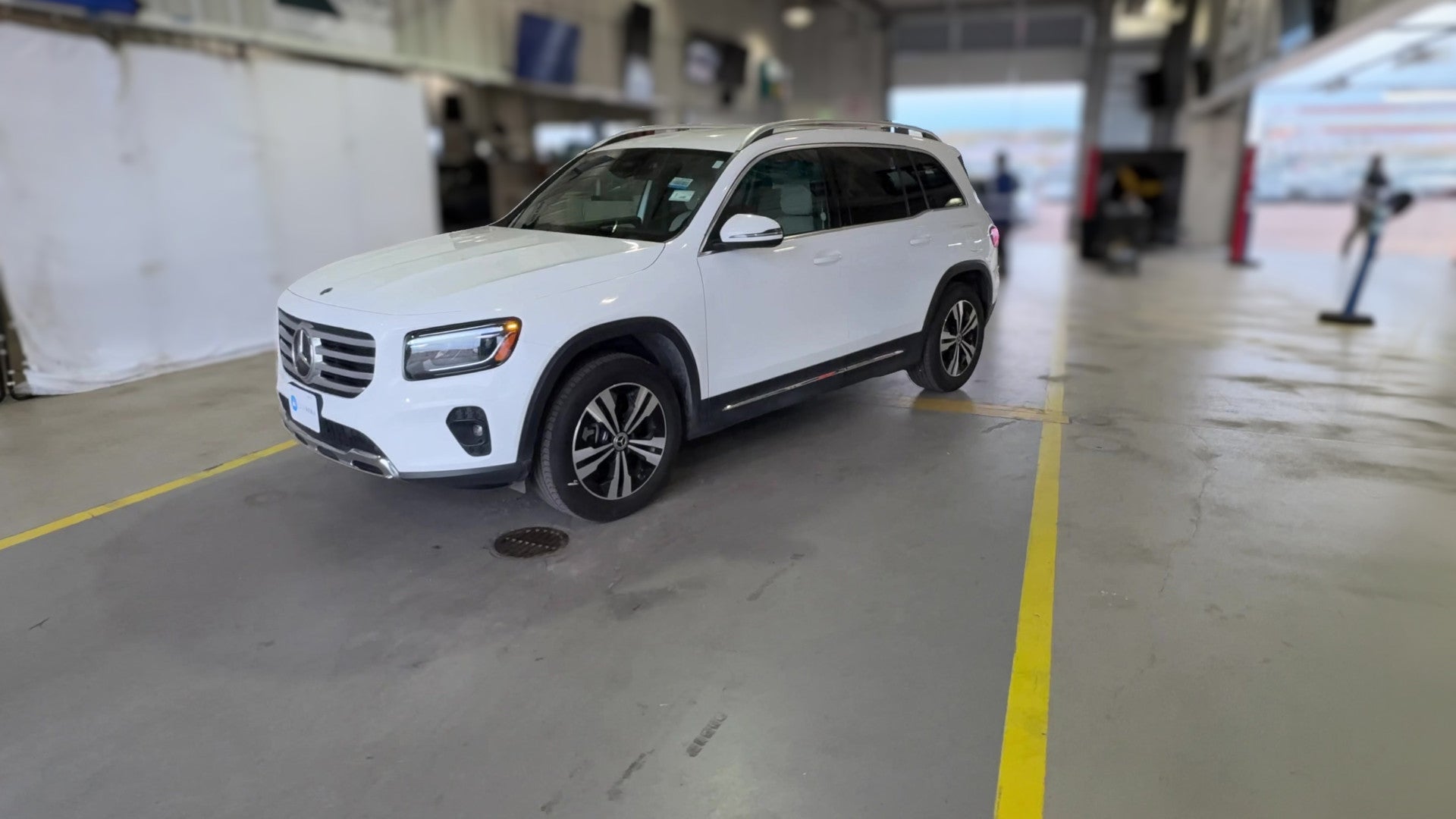2025 Mercedes-Benz GLB vehicle photo