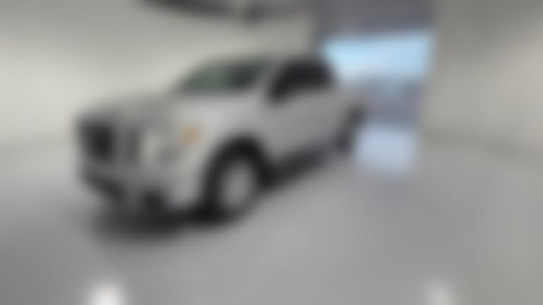 2018 Nissan Titan Crew Cab vehicle photo