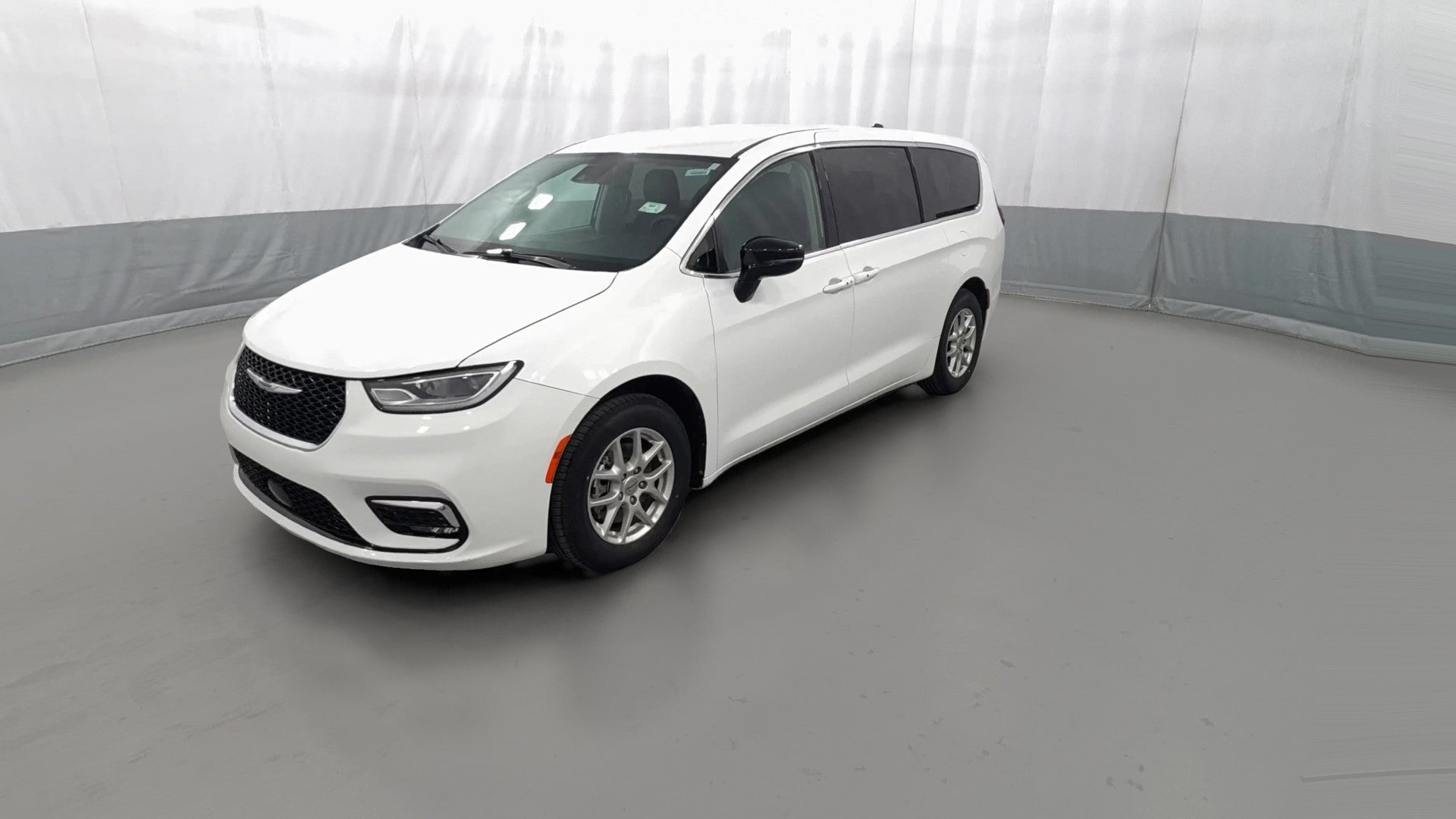 2024 Chrysler Pacifica vehicle photo