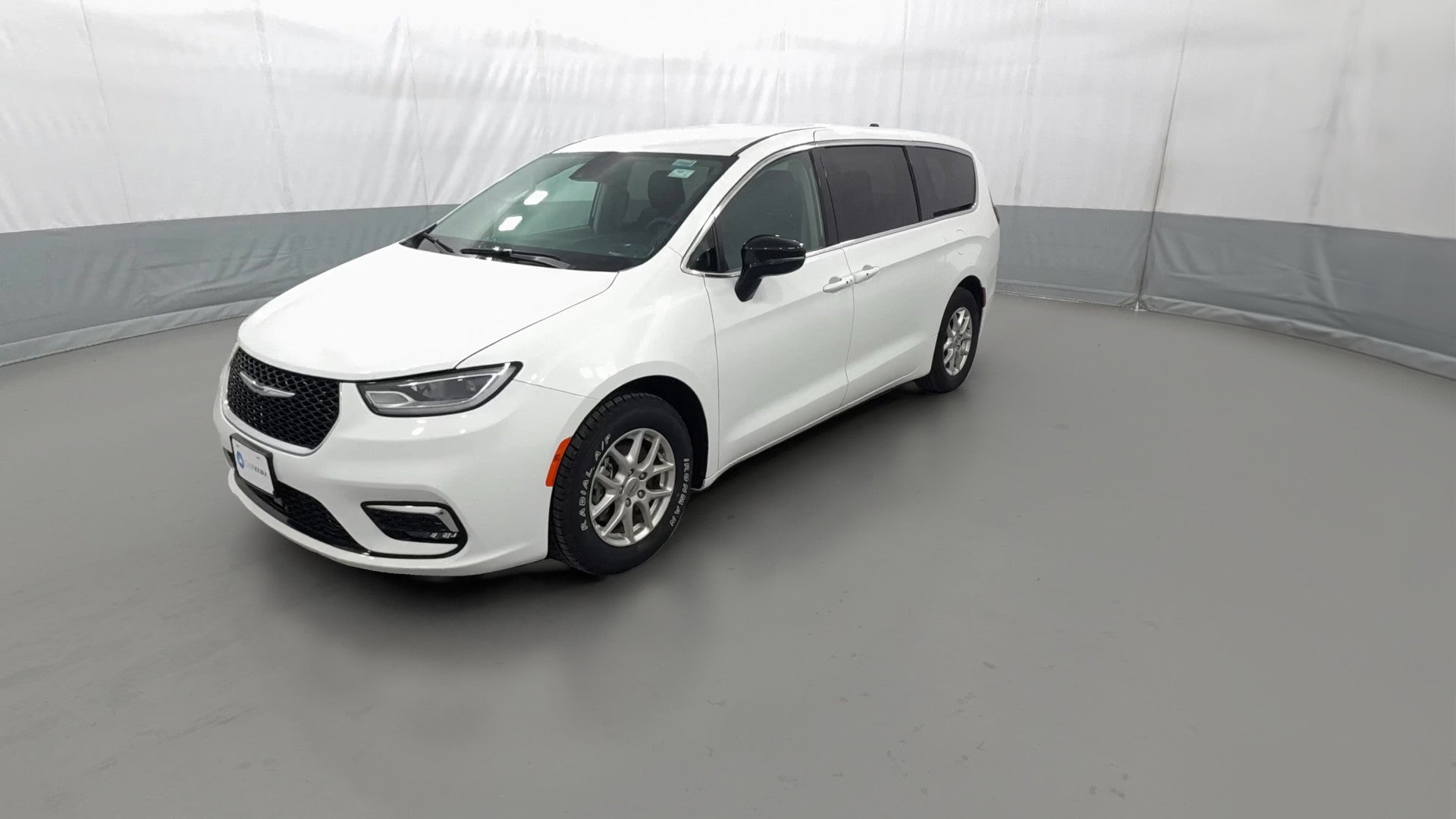 2024 Chrysler Pacifica vehicle photo