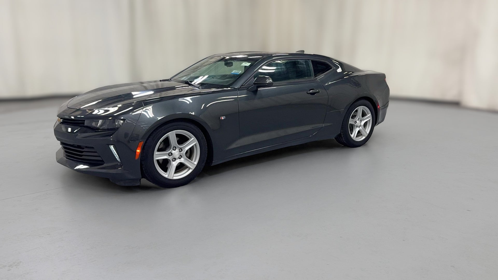 2018 Chevrolet Camaro vehicle photo