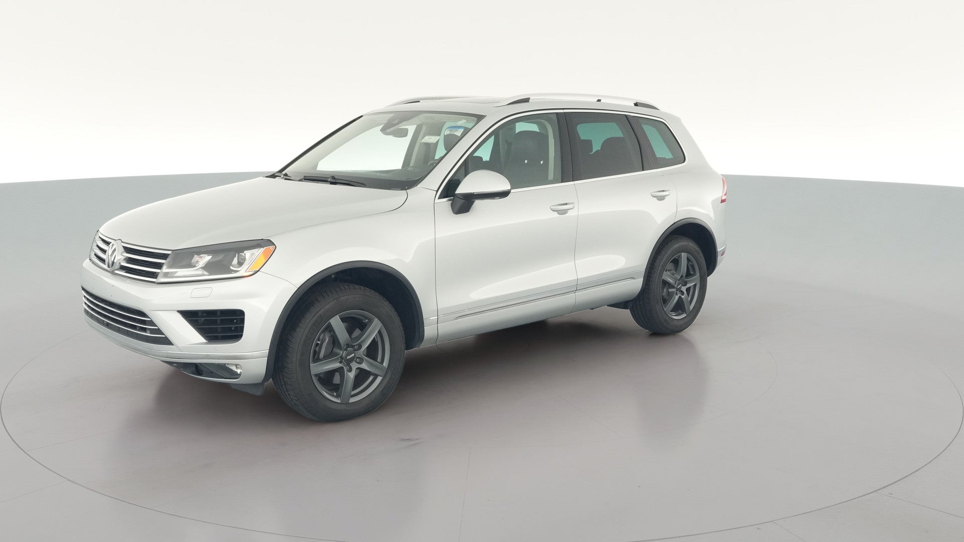 2017 Volkswagen Touareg vehicle photo