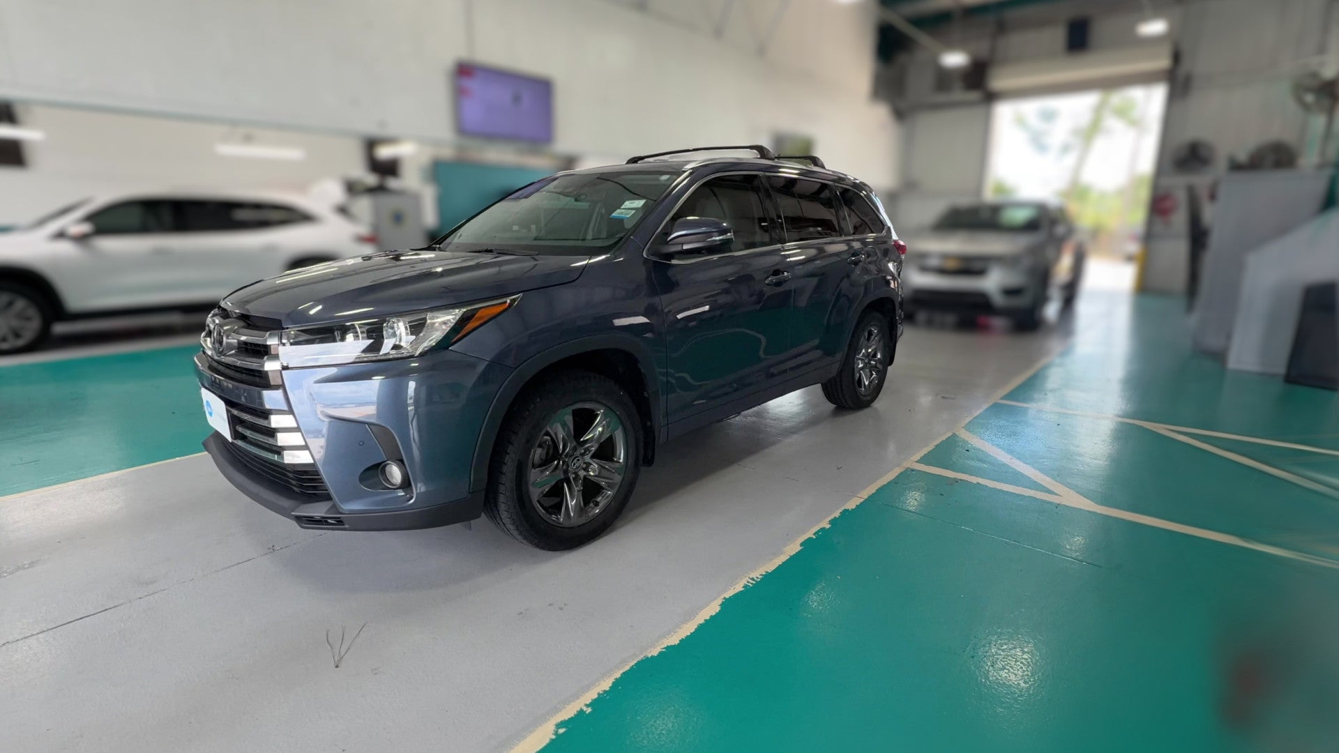 2017 Toyota Highlander vehicle photo