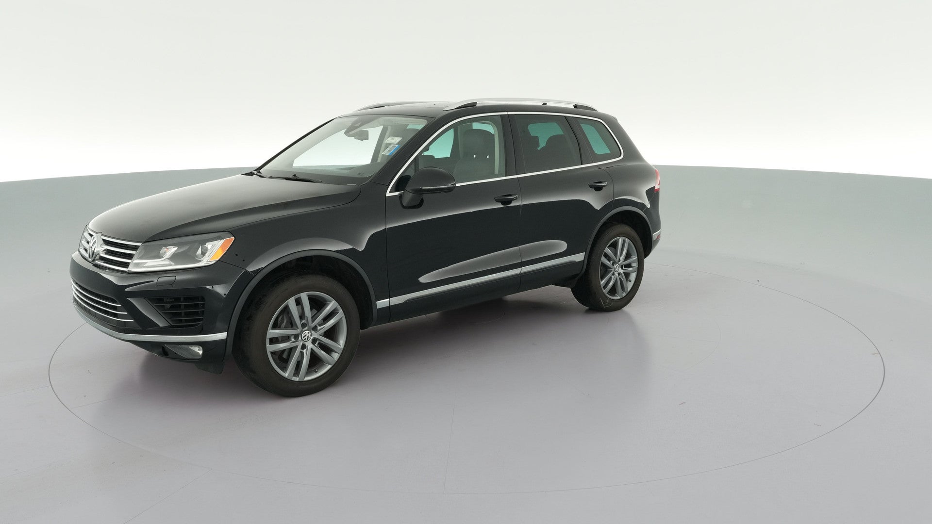 2016 Volkswagen Touareg vehicle photo