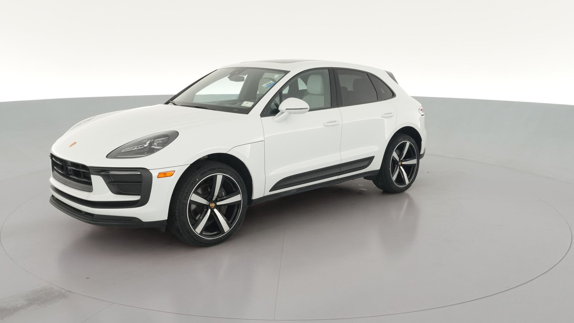 2023 Porsche Macan vehicle photo
