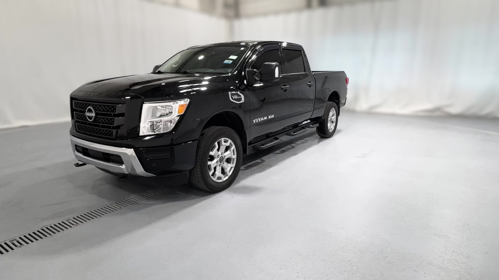 2024 Nissan TITAN XD Crew Cab vehicle photo