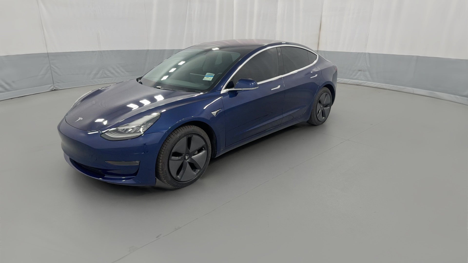 2018 Tesla Model 3 vehicle photo