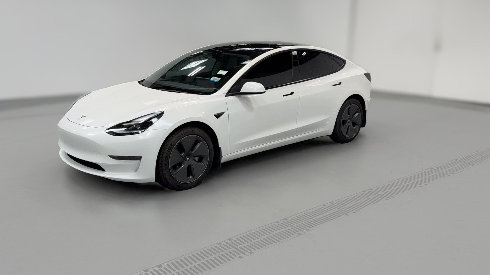 2023 Tesla Model 3 vehicle photo
