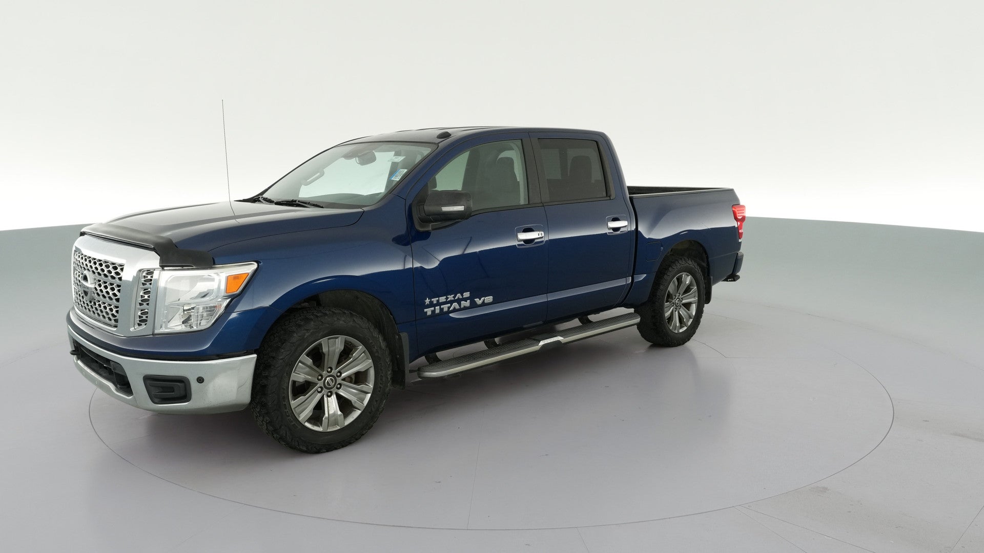 2019 Nissan Titan Crew Cab vehicle photo