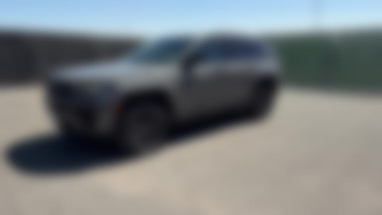 2027 Jeep Grand Cherokee vehicle photo