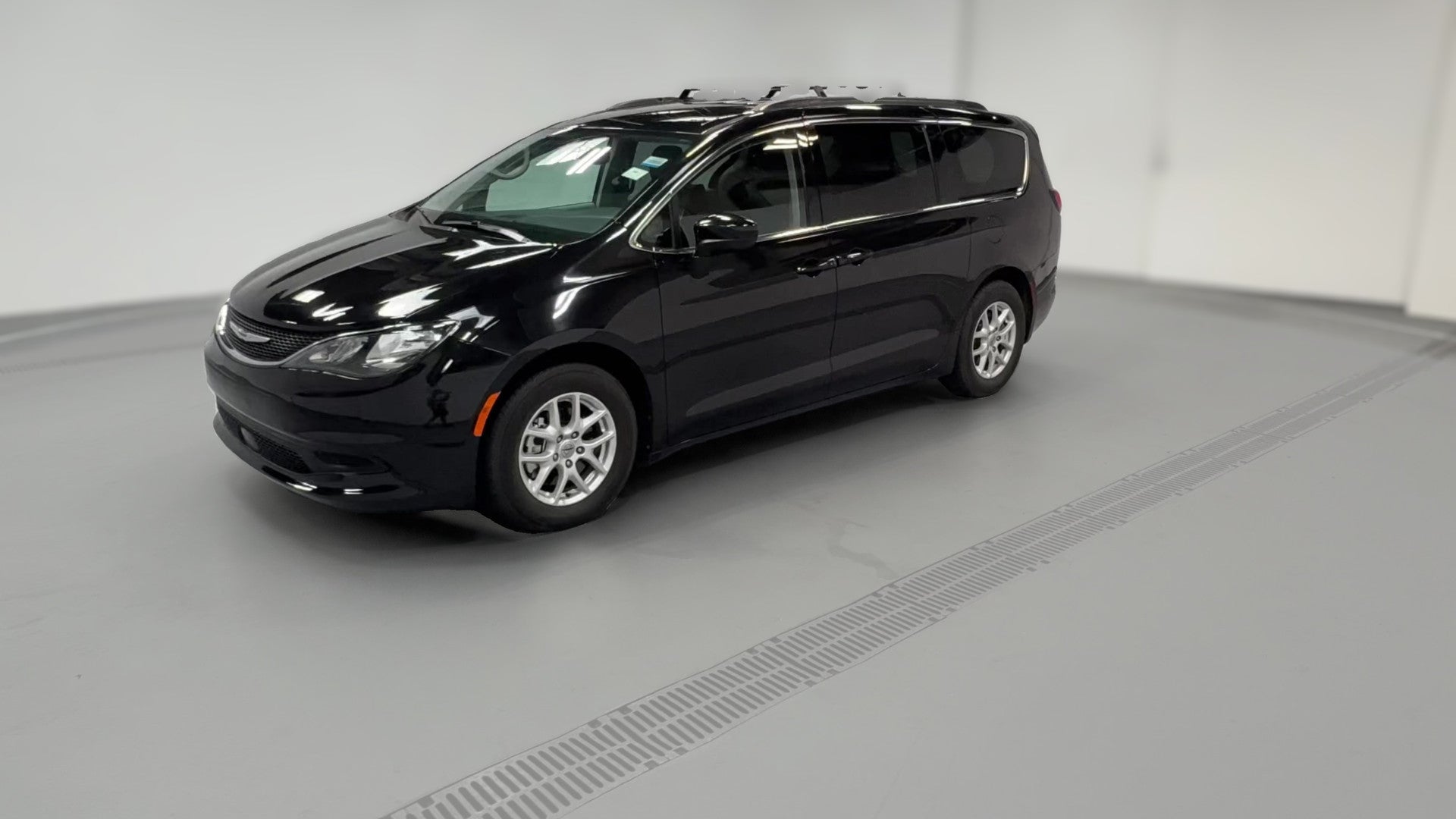 2021 Chrysler Voyager vehicle photo