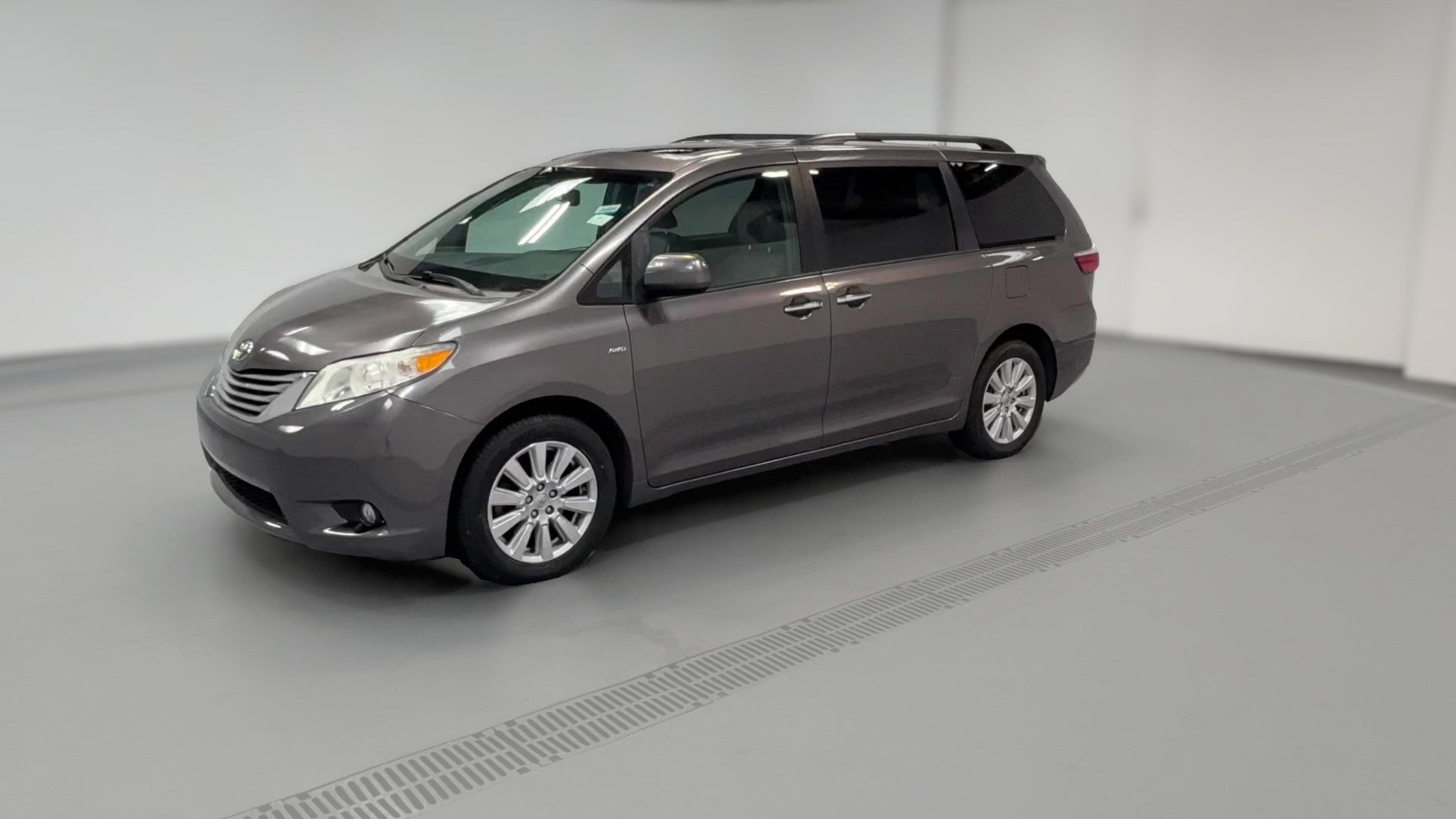 2017 Toyota Sienna vehicle photo