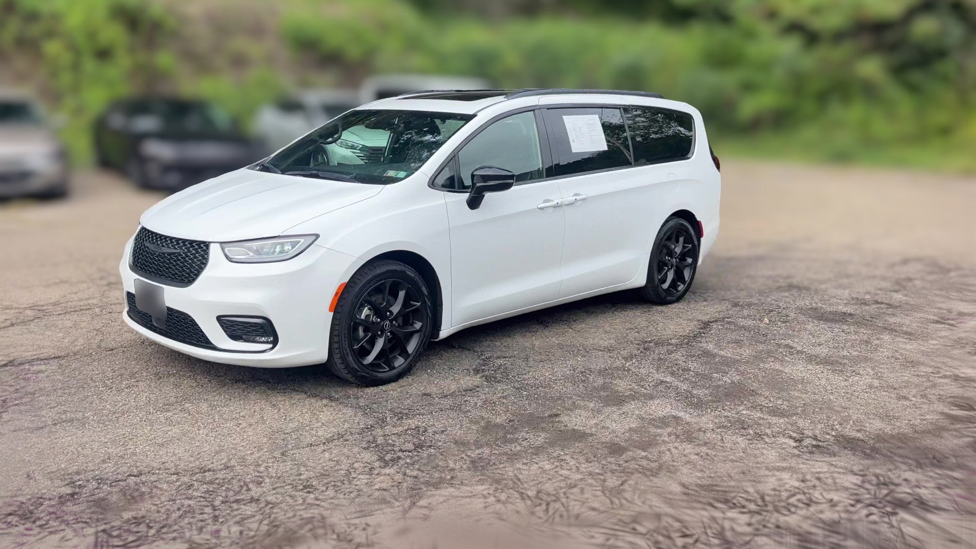 2025 Chrysler Pacifica vehicle photo