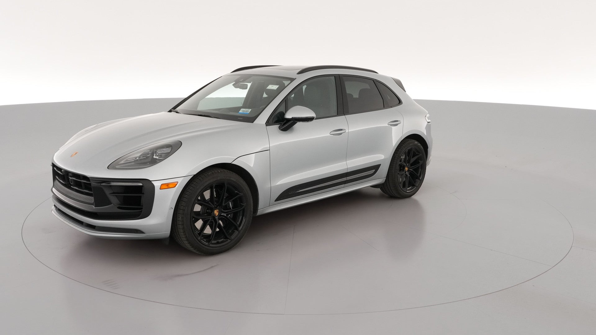 2025 Porsche Macan vehicle photo