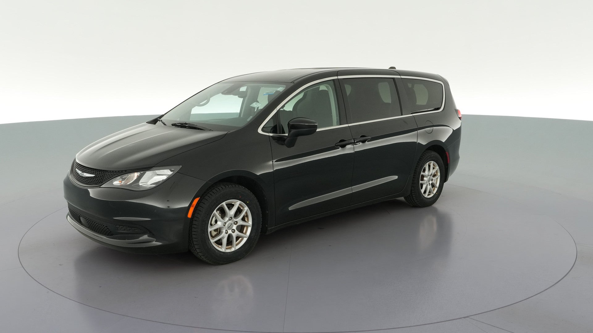 2023 Chrysler Voyager vehicle photo