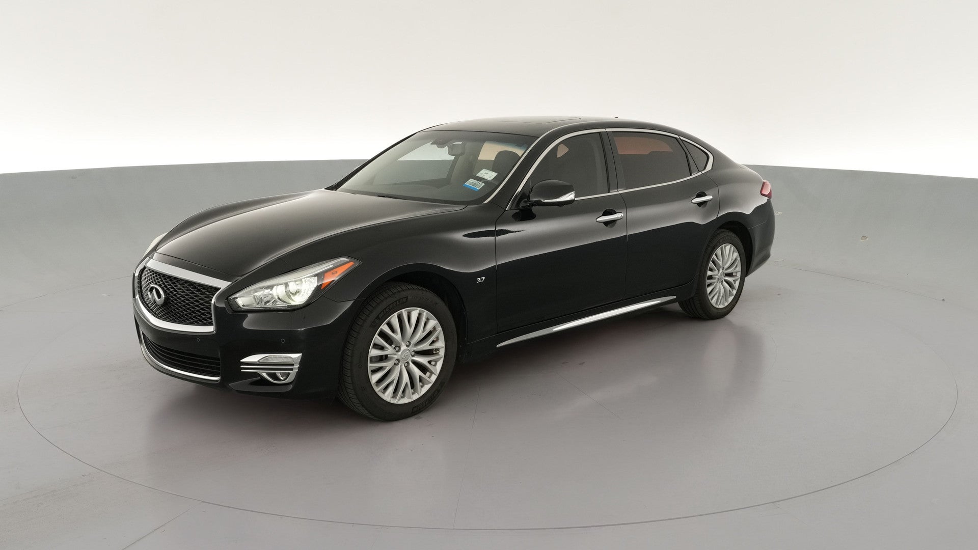 2015 INFINITI Q70 vehicle photo