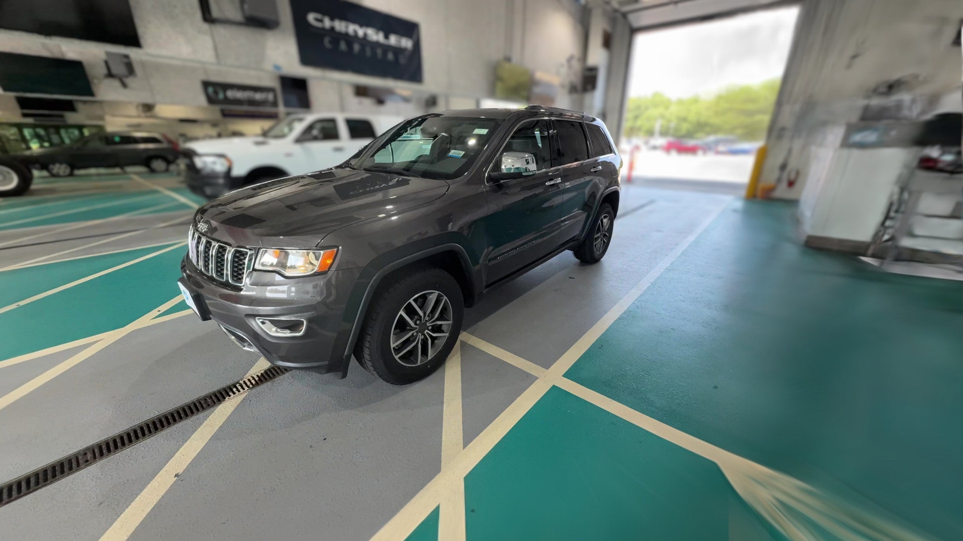 2021 Jeep Grand Cherokee vehicle photo