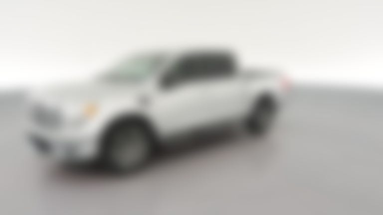 2017 Nissan Titan Crew Cab vehicle photo