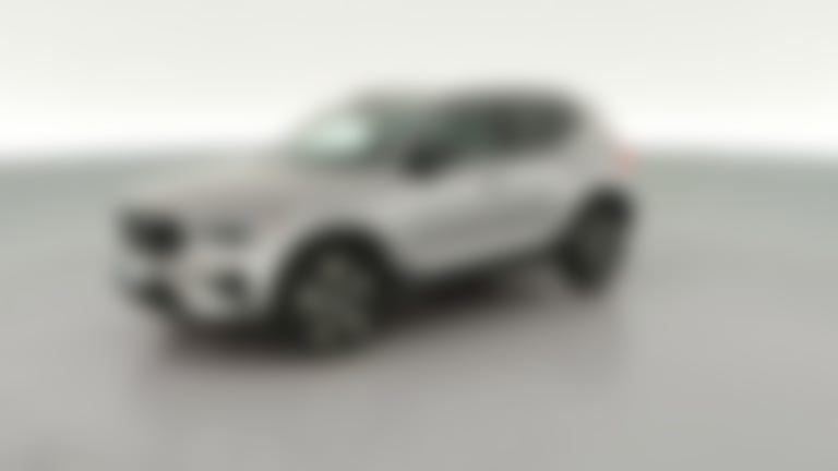 2026 Volvo XC40 vehicle photo