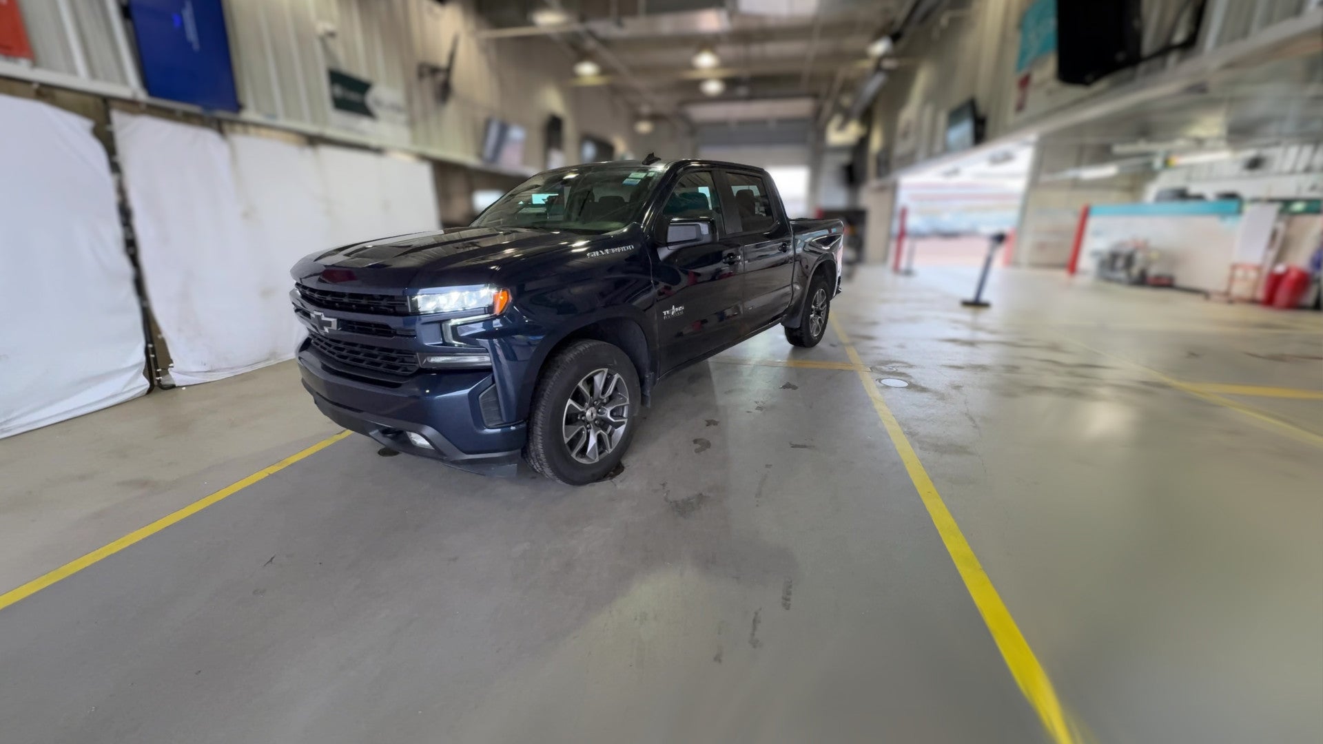 2020 Chevrolet Silverado 1500 Crew Cab vehicle photo