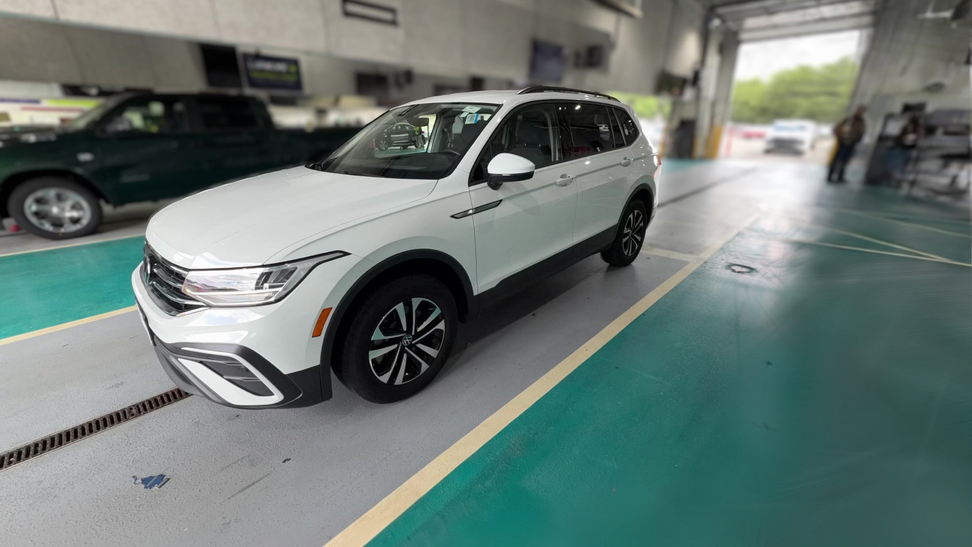 2024 Volkswagen Tiguan vehicle photo