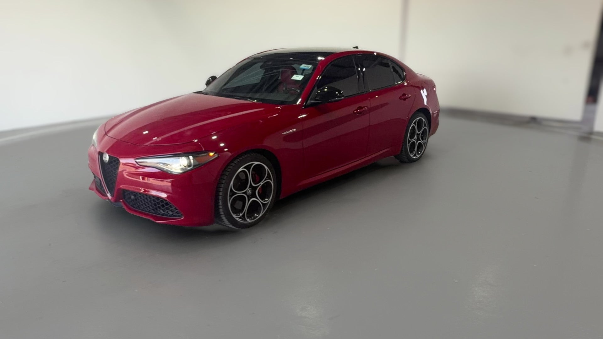 2022 Alfa Romeo Giulia vehicle photo
