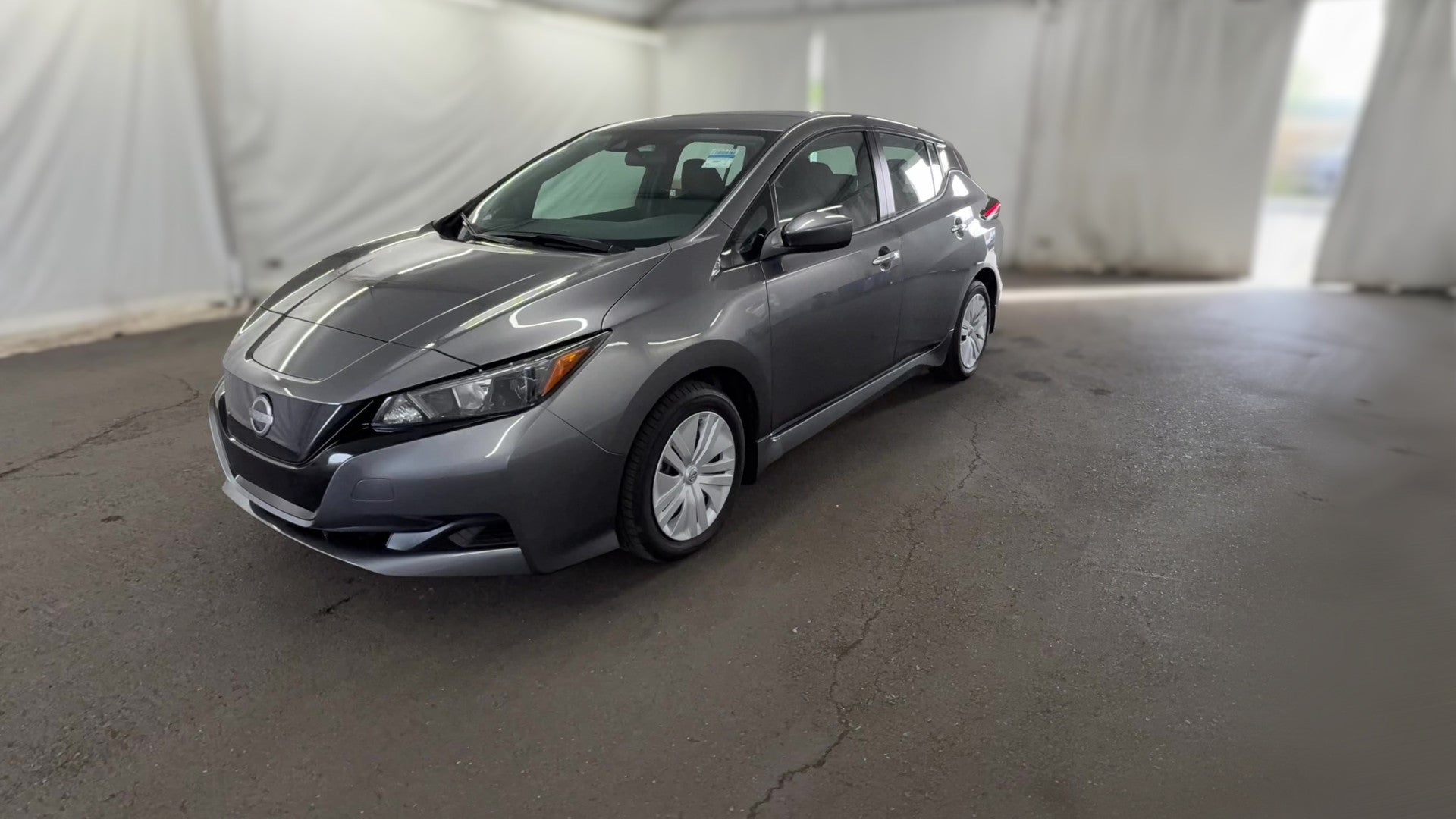 2025 Nissan LEAF vehicle photo