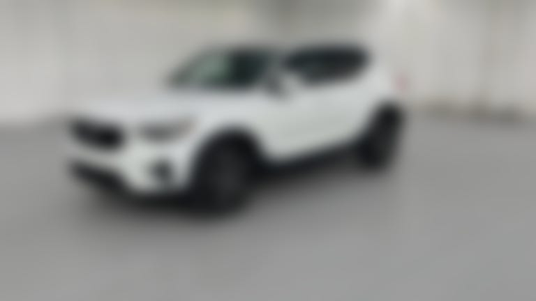 2023 Volvo XC40 vehicle photo