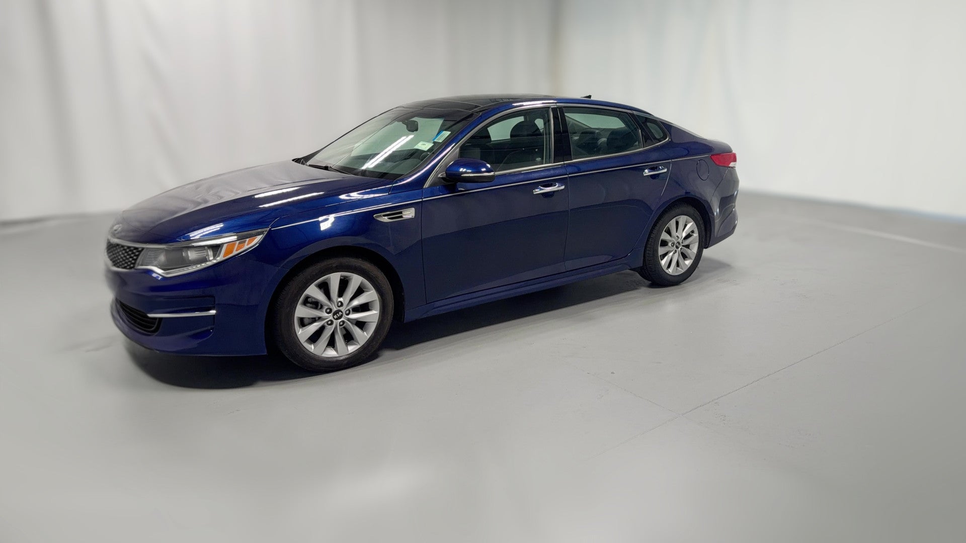 2018 Kia Optima vehicle photo