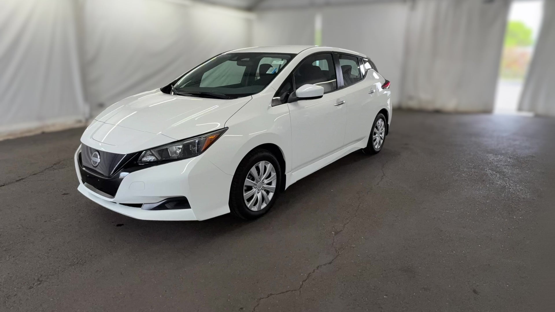 2025 Nissan LEAF vehicle photo