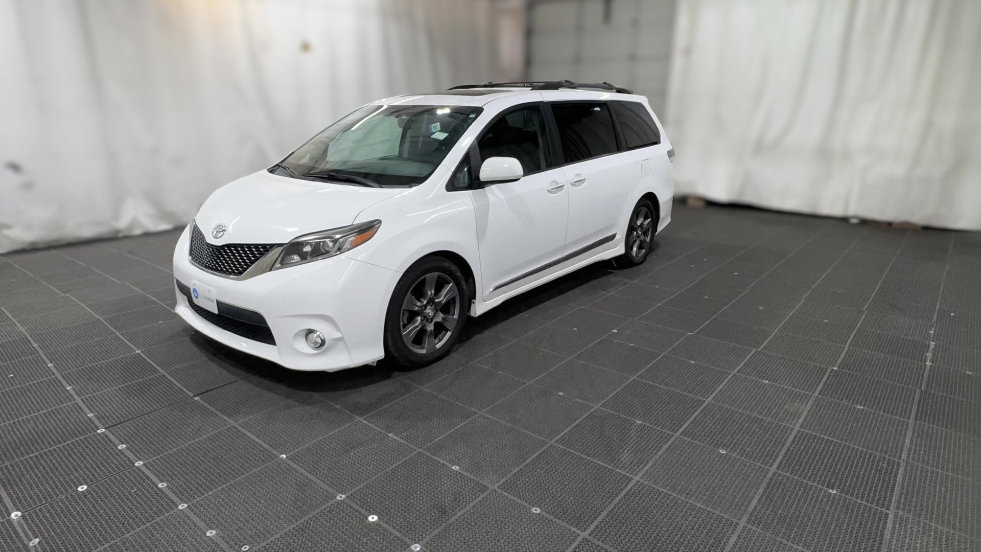 2017 Toyota Sienna vehicle photo