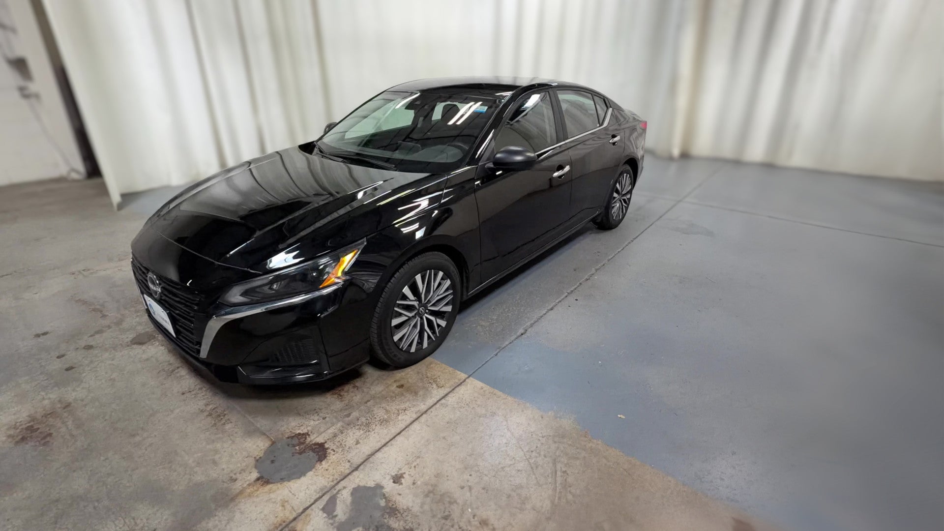 2025 Nissan Altima vehicle photo