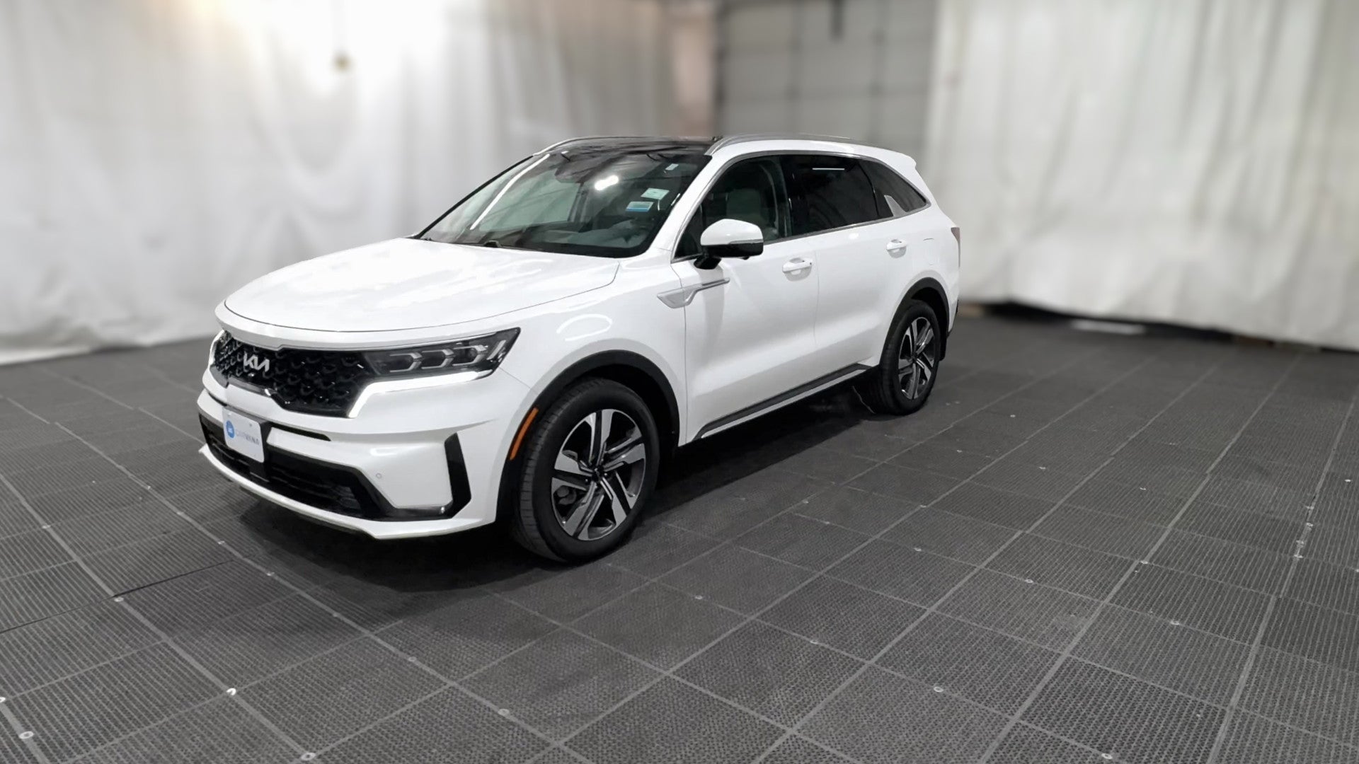2023 Kia Sorento Plug-in Hybrid vehicle photo